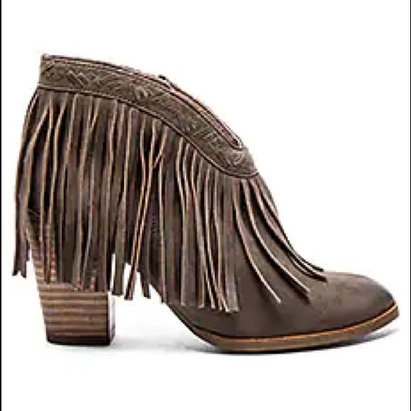 New fringe leather ankle booties 🎡 - Picture 3 of 12